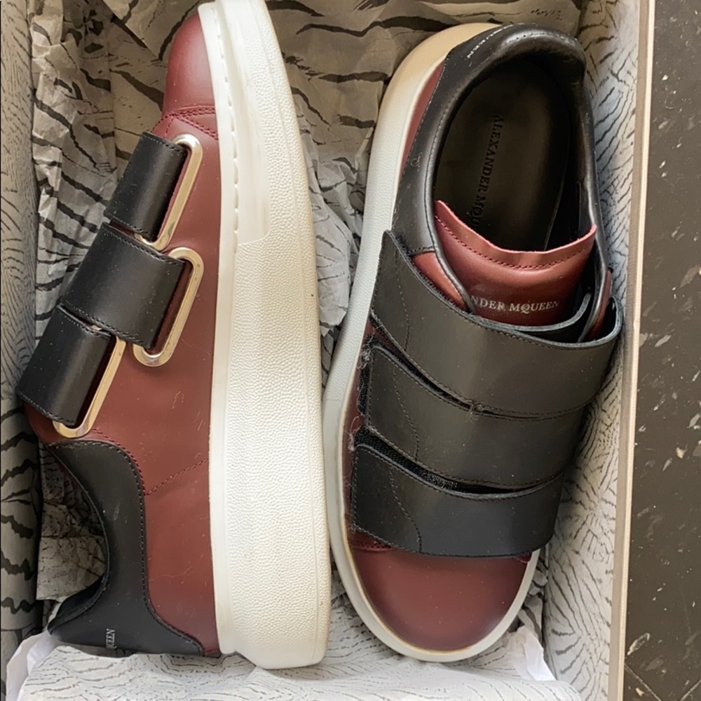 Gently used Alexander McQueen. Size E 40 US 8